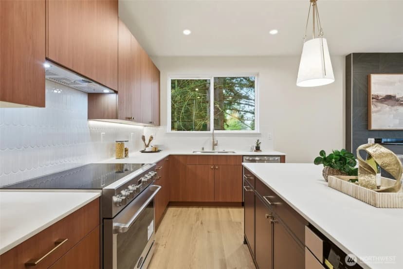 Property photo for 9725 Evanston Avenue N, Seattle photo 7