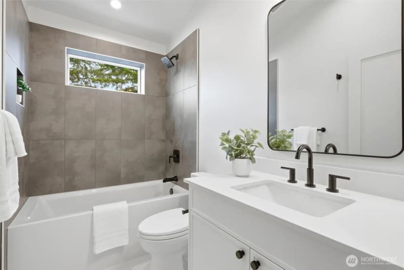Property photo for 9725 Evanston Avenue N, Seattle photo 18