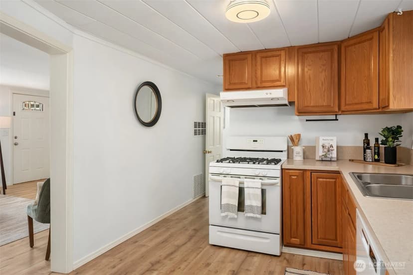 Property photo for 2021 204th Street Sw, Lynnwood photo 11