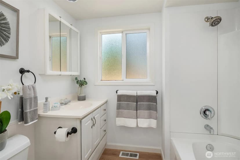 Property photo for 2021 204th Street Sw, Lynnwood photo 16