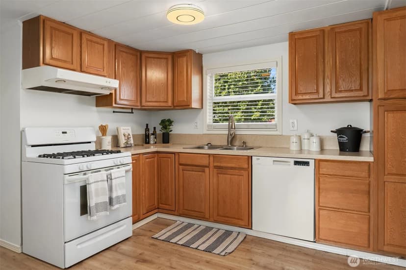 Property photo for 2021 204th Street Sw, Lynnwood photo 8