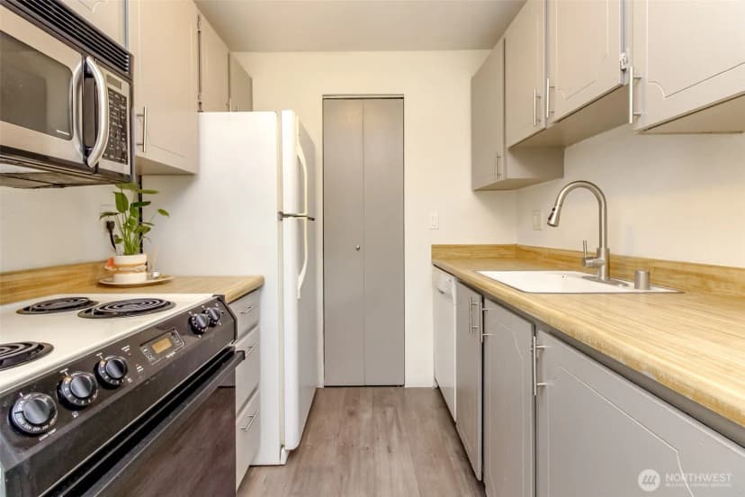 Property photo for 15280 Macadam Road S #e104, Tukwila photo 12