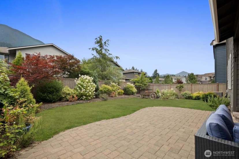 Property photo for 356 Vaughan Boulevard Ne, North Bend photo 38