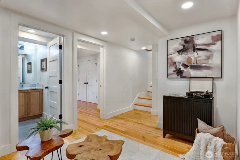 Property photo for 4011 Sw Massachusetts Street, Seattle photo 31