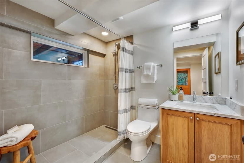 Property photo for 4011 Sw Massachusetts Street, Seattle photo 34