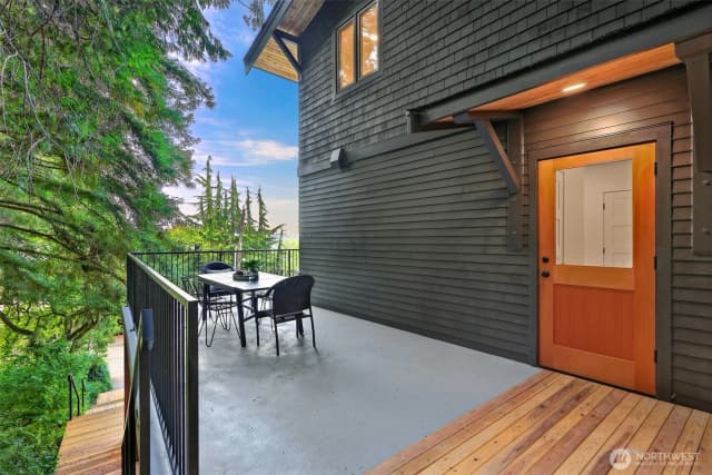 Property photo for 4011 Sw Massachusetts Street, Seattle photo 4