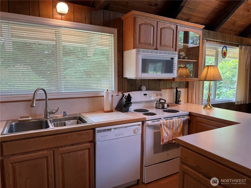 Property photo for 32216 R Street, Ocean Park photo 9