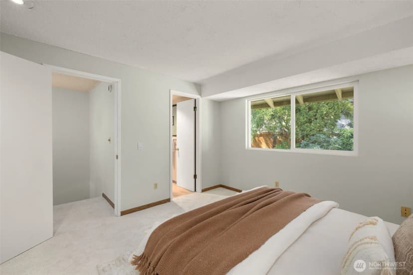 Property photo for 243 169th Avenue Ne, Bellevue photo 15