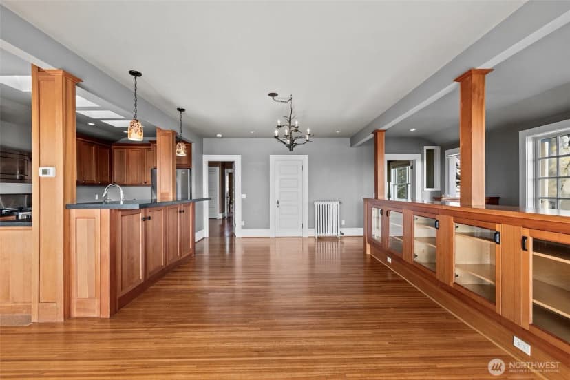 Property photo for 604 W Kinnear Place, Seattle photo 11