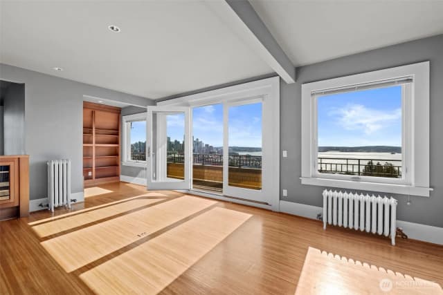 Property photo for 604 W Kinnear Place, Seattle photo 5