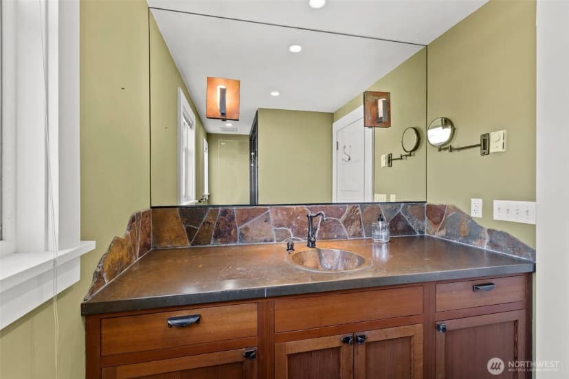 Property photo for 604 W Kinnear Place, Seattle photo 22