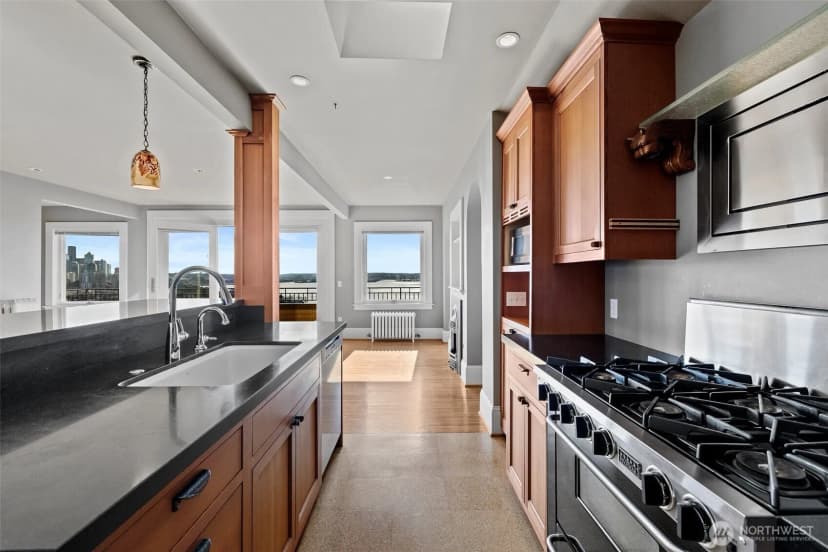 Property photo for 604 W Kinnear Place, Seattle photo 16