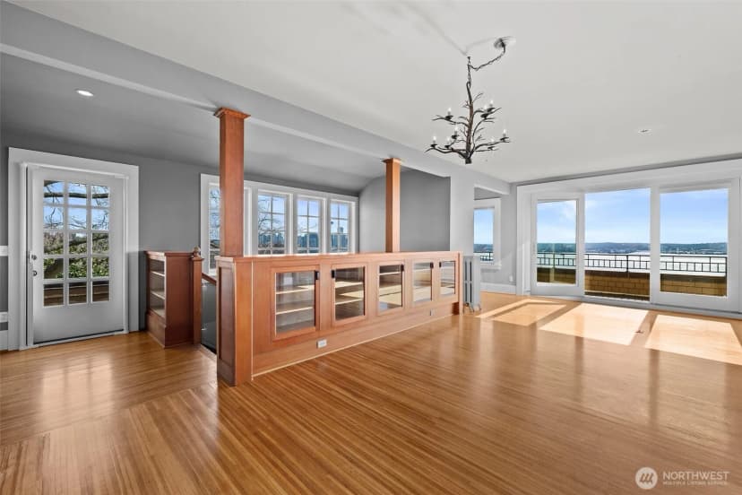 Property photo for 604 W Kinnear Place, Seattle photo 9