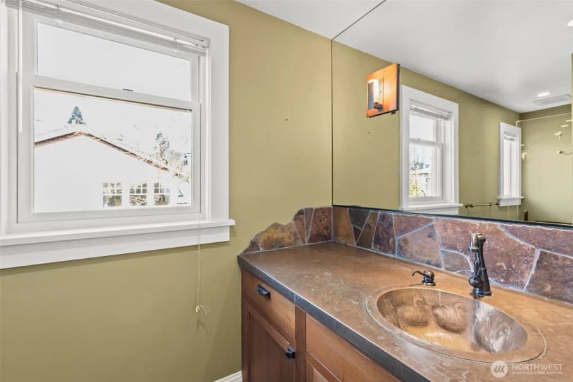 Property photo for 604 W Kinnear Place, Seattle photo 19
