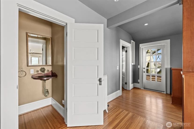 Property photo for 604 W Kinnear Place, Seattle photo 28