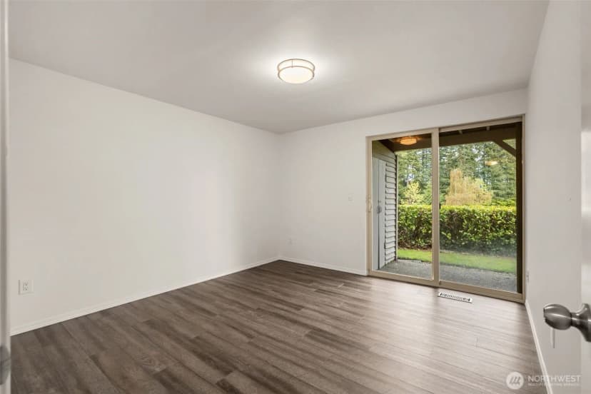 Property photo for 216 167th Place Ne, Bellevue photo 32