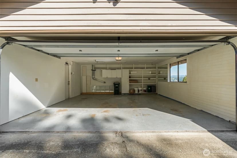 Property photo for 216 167th Place Ne, Bellevue photo 35