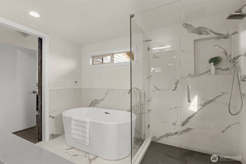 Property photo for 216 167th Place Ne, Bellevue photo 10