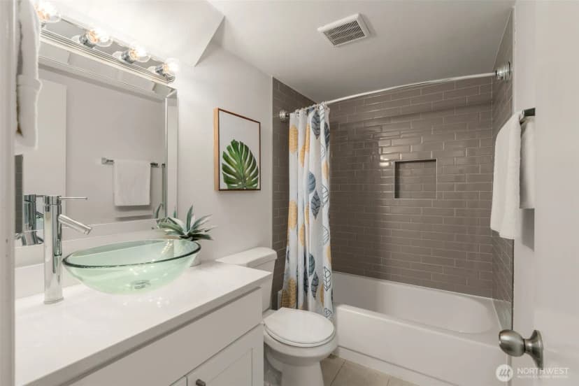 Property photo for 216 167th Place Ne, Bellevue photo 29