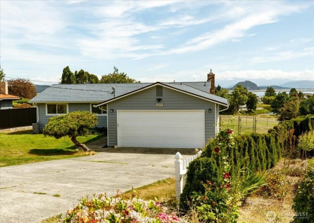 Property photo for 699 Maplewood Loop, Oak Harbor photo 2