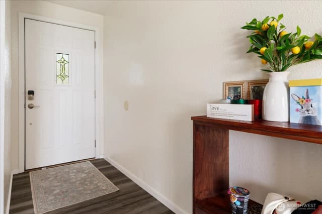 Property photo for 699 Maplewood Loop, Oak Harbor photo 4