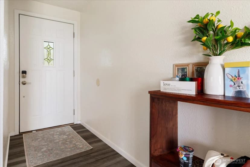 Property photo for 699 Maplewood Loop, Oak Harbor photo 4