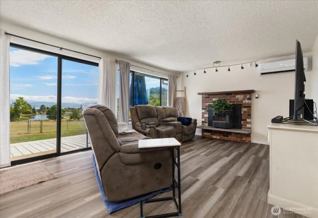 Property photo for 699 Maplewood Loop, Oak Harbor photo 5