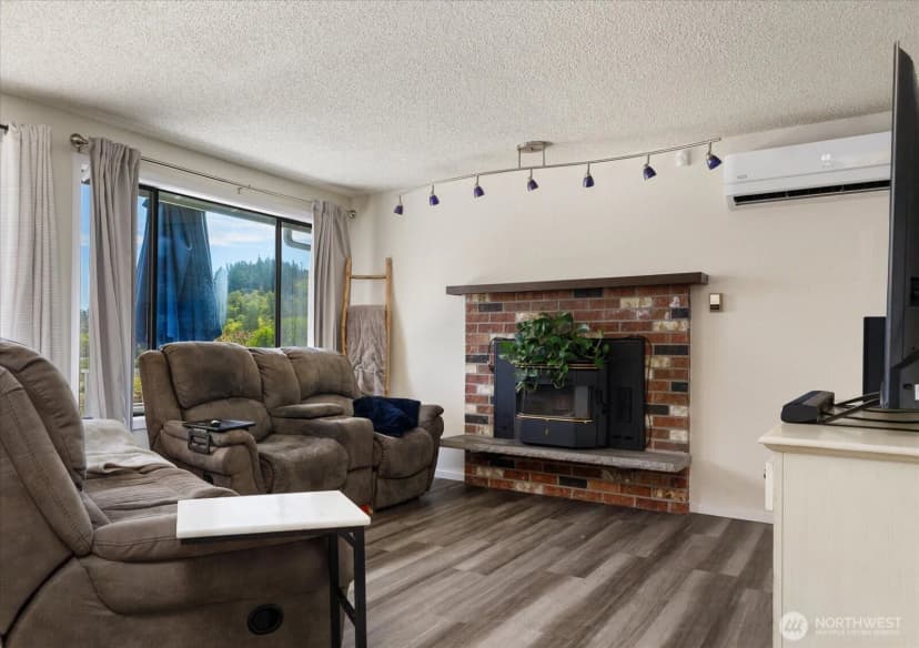 Property photo for 699 Maplewood Loop, Oak Harbor photo 6