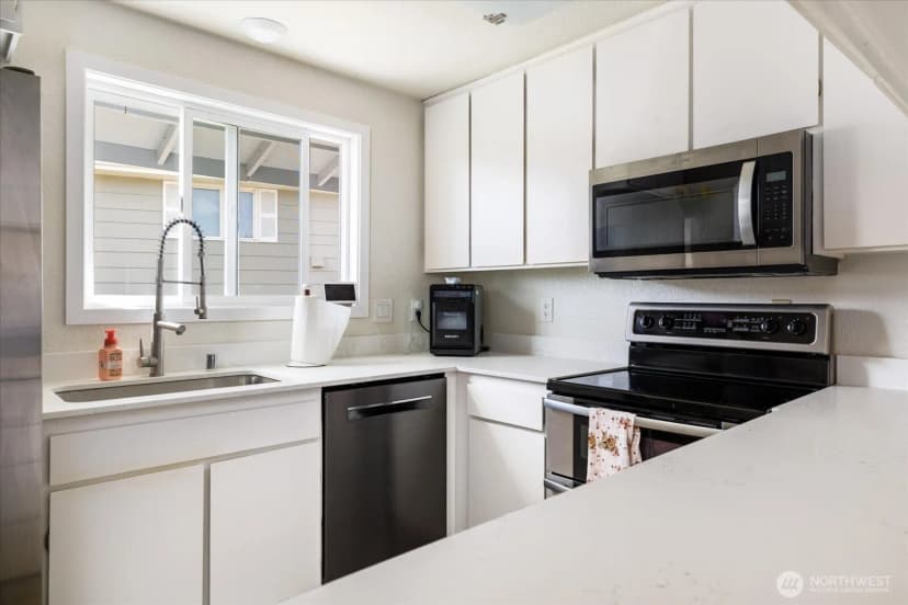 Property photo for 699 Maplewood Loop, Oak Harbor photo 10