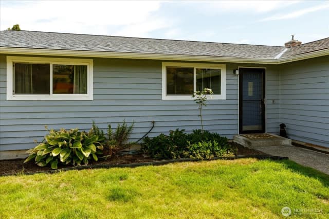 Property photo for 699 Maplewood Loop, Oak Harbor photo 3