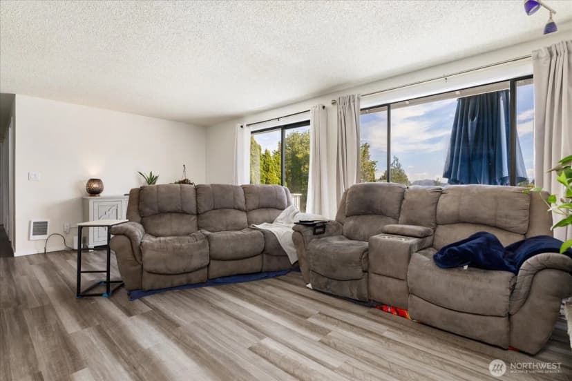 Property photo for 699 Maplewood Loop, Oak Harbor photo 8