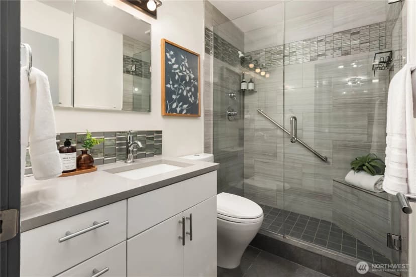 Property photo for 6201 Lake Washington Boulevard Ne #208, Kirkland photo 17