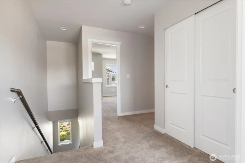 Property photo for 360 Sw Ballast Way, Oak Harbor photo 15