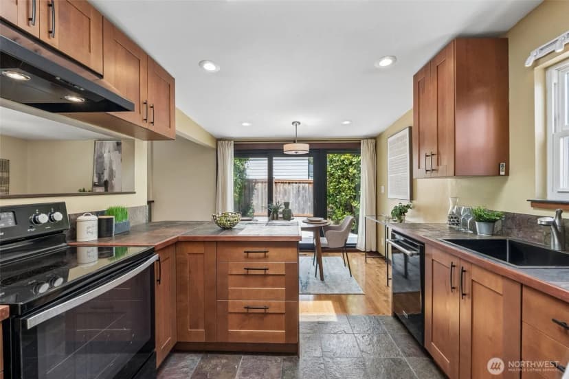 Property photo for 3222 Ne 85th Street, Seattle photo 9