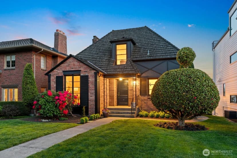 Property photo for 2527 Westmont Way W, Seattle