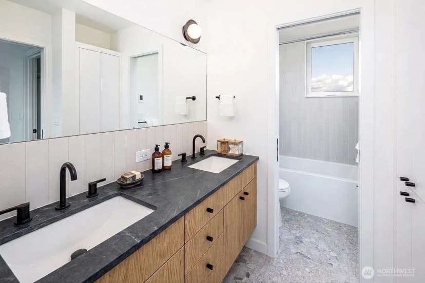 Property photo for 311 Ne 59th Street, Seattle photo 18