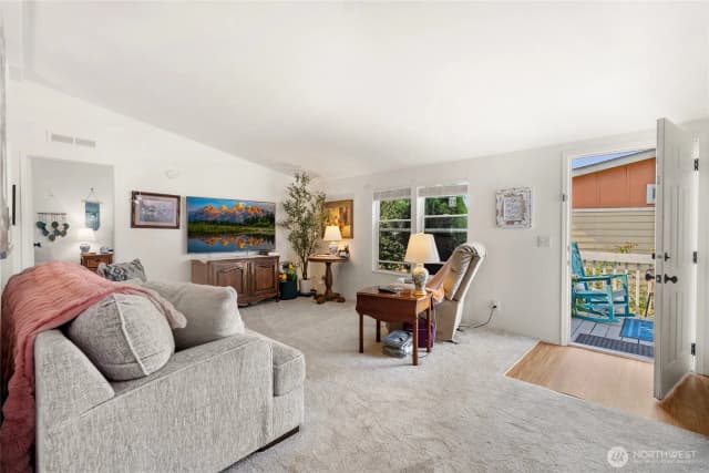 Property photo for 905 Carriage Ct #14, Sedro Woolley photo 4