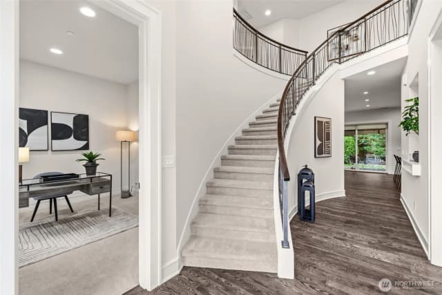 Property photo for 8431 Se 39th Street, Mercer Island photo 3