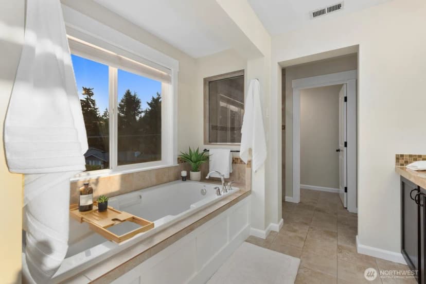 Property photo for 14008 Se 21st Place, Bellevue photo 19