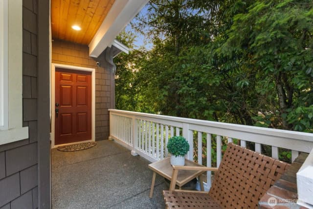 Property photo for 14008 Se 21st Place, Bellevue photo 2