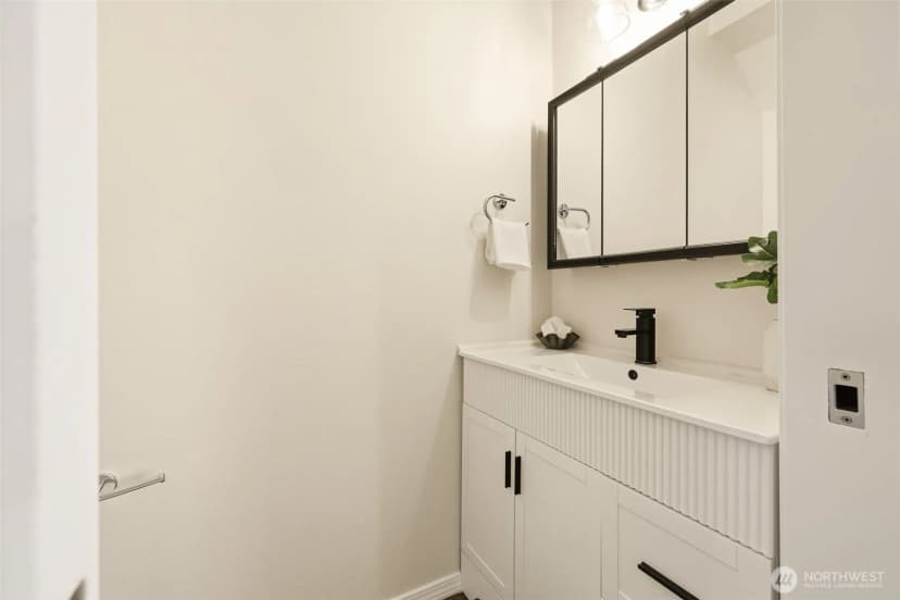 Property photo for 8847 9th Avenue Sw #a, Seattle photo 15