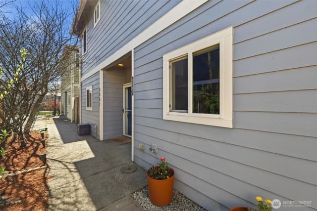 Property photo for 8847 9th Avenue Sw #a, Seattle photo 4