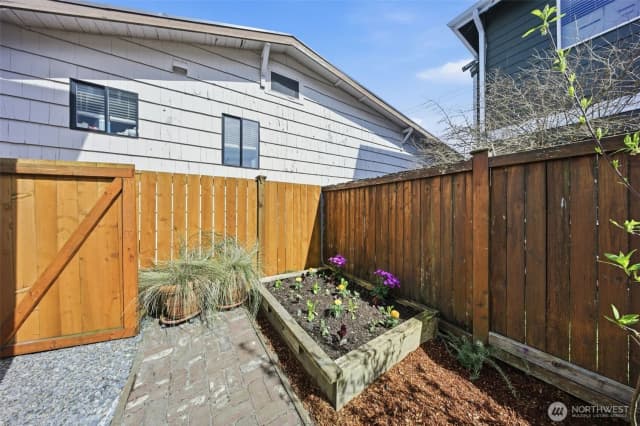 Property photo for 8847 9th Avenue Sw #a, Seattle photo 3