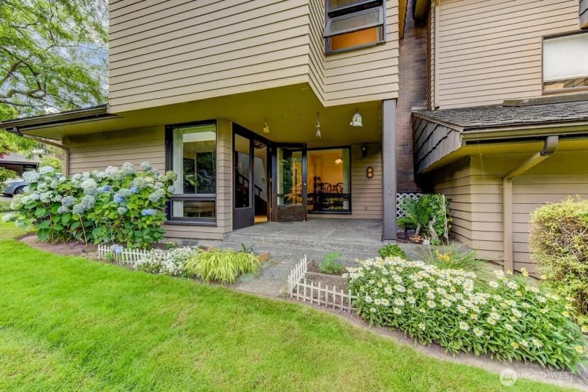 Property photo for 10830 Glen Acres Drive S #t9, Seattle photo 19
