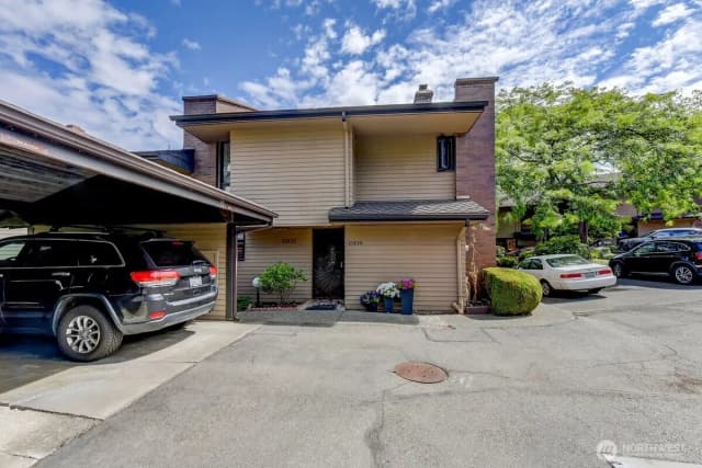 Property photo for 10830 Glen Acres Drive S #t9, Seattle photo 2