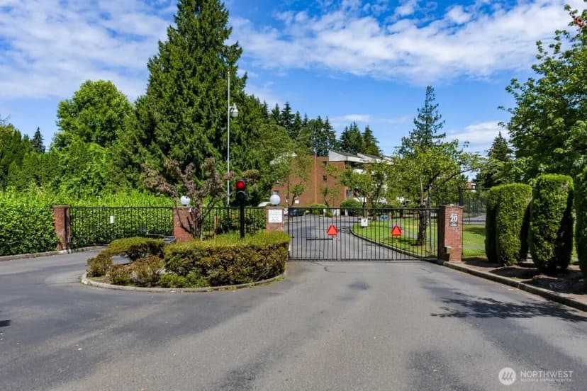 Property photo for 10830 Glen Acres Drive S #t9, Seattle