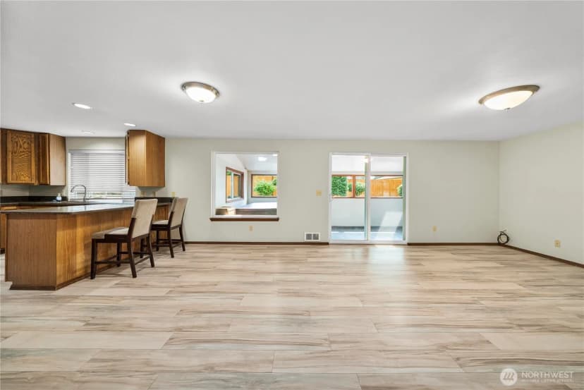 Property photo for 820 Monroe Avenue Ne, Renton photo 12