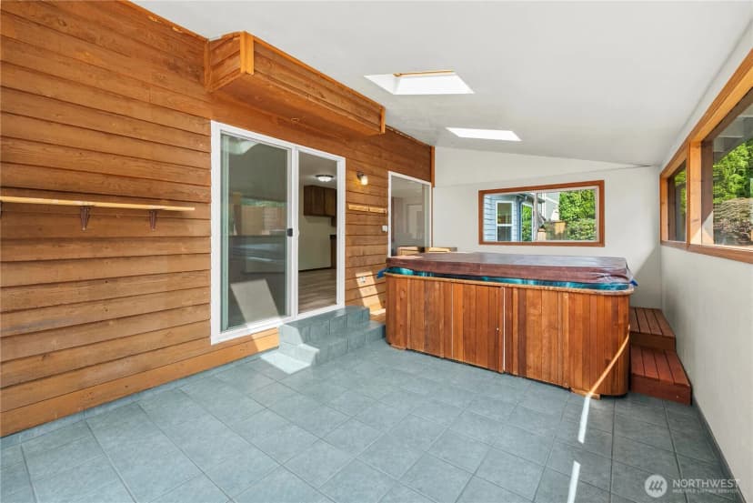 Property photo for 820 Monroe Avenue Ne, Renton photo 17