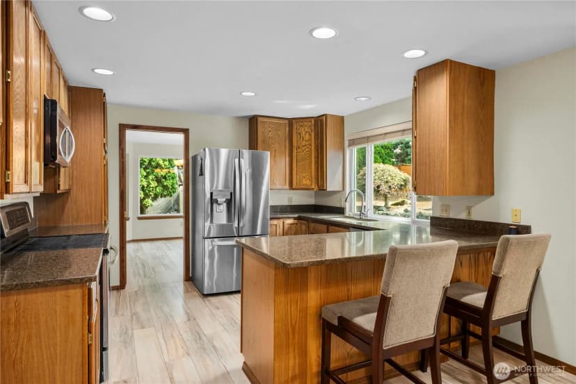 Property photo for 820 Monroe Avenue Ne, Renton photo 7