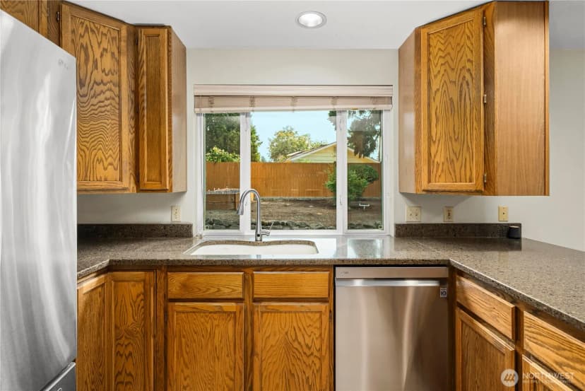 Property photo for 820 Monroe Avenue Ne, Renton photo 8